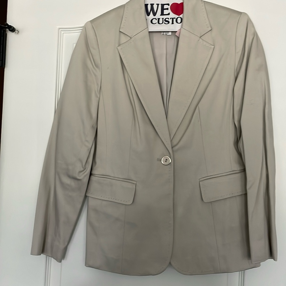 Cream ladies blazer- excellent condition